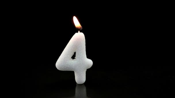 4 番目の誕生日の蝋燭 — ストック動画