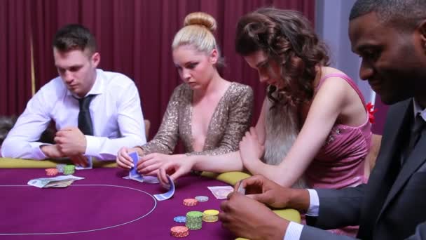 Dobrar no jogo de poker — Vídeo de Stock