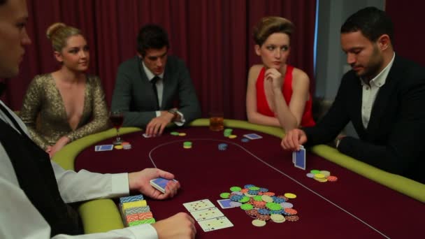 Vier spelen van poker en gaan allemaal in één — Stockvideo