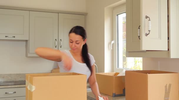 Woman unpacking after move — Stock Video