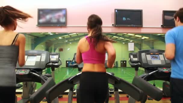 Wanita di treadmill — Stok Video