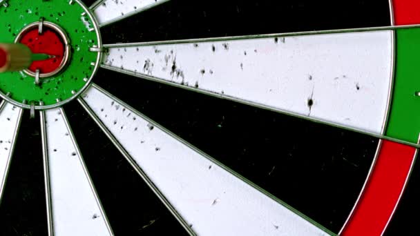 Dart bir bullseye isabet — Stok video