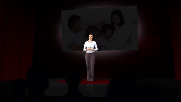 Animação de empresária apresentando uma montagem familiar — Vídeo de Stock