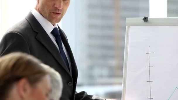 Confident businessman giving presentation of a graph — Stock Video