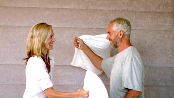 Mature couple pillow fighting at home — Stock Video