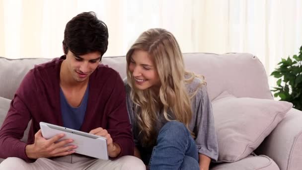 Couple using tablet together — Stock Video