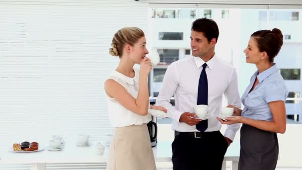 Geschäft mit einem Kaffee in der Pause — Stockvideo