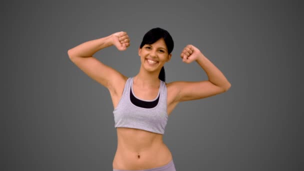 Fit brunette showing her arm muscles — Stock Video