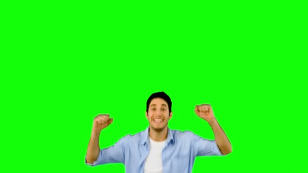 Άνθρωπος πηδά για τη χαρά στην πράσινη οθόνη — Αρχείο Βίντεο