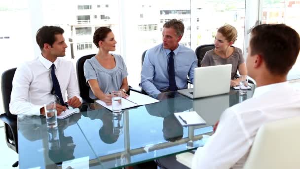 Business team giving a job interview to a businessman — Stock Video