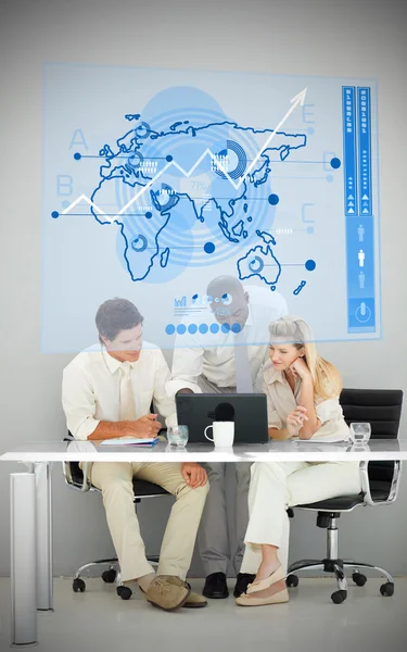 Tres negocios usando interfaz de diagrama de mapa azul — Foto de Stock