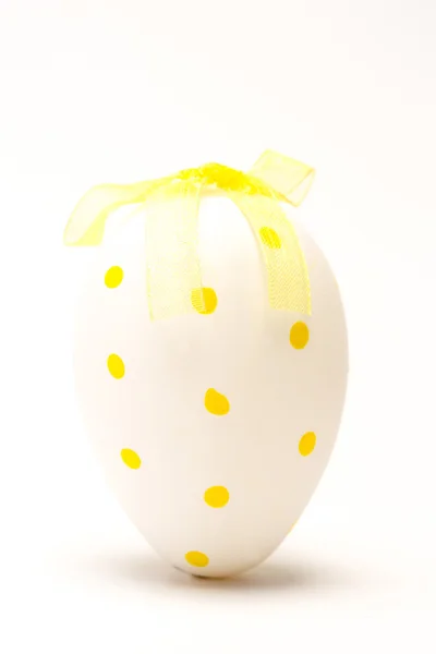 Yellow easter egg with ribbon — Stock Photo, Image