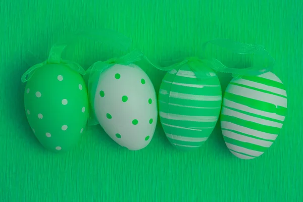 Чотири зелених великодні яйця — стокове фото