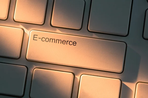 Teclado com close-up no botão e-commerce — Fotografia de Stock