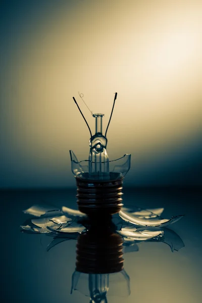 Clear light bulb broken — Stock Photo, Image