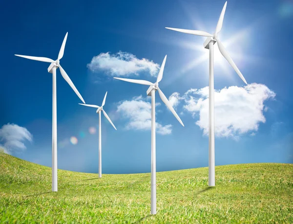 Quatro turbinas eólicas em um campo — Fotografia de Stock