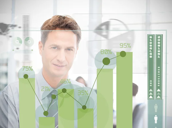 Empresário olhando para a interface gráfico verde — Fotografia de Stock