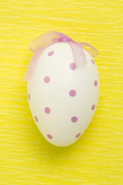 Close up on hand painted easter egg — Stock Photo, Image