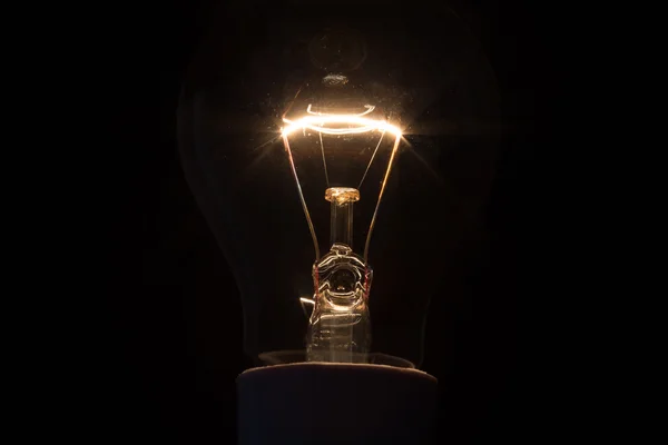 Яркая лампа накаливания — стоковое фото
