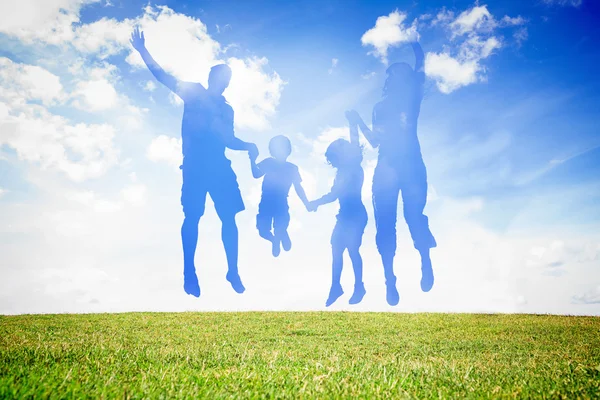 Silueta de familia saltando en el aire — Foto de Stock