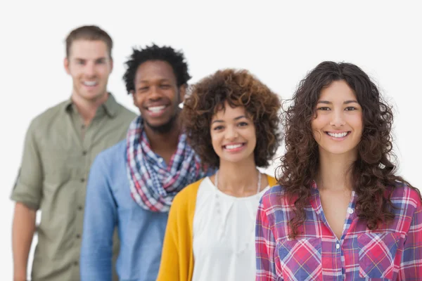 Vier stylische Freunde in einer Schlange stehen — Stockfoto