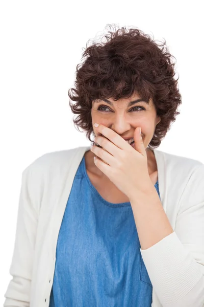 Mujer sonriente con la mano en la boca — Foto de Stock