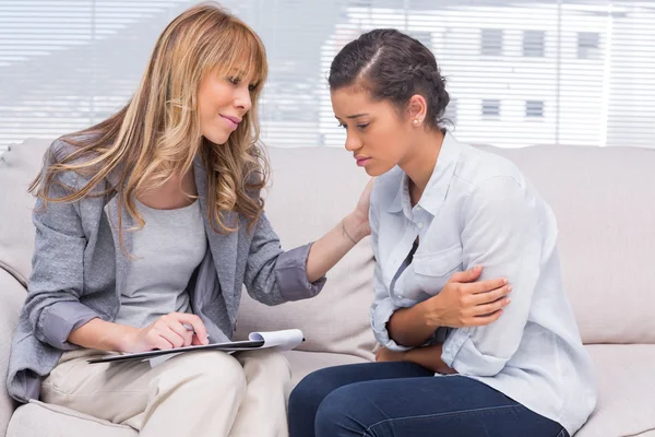 Psychotherapist helping a patient — Stock Photo, Image
