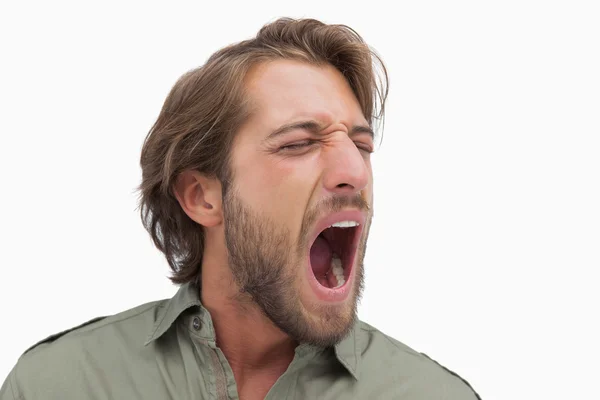 Homem gritando em uma camisa — Fotografia de Stock