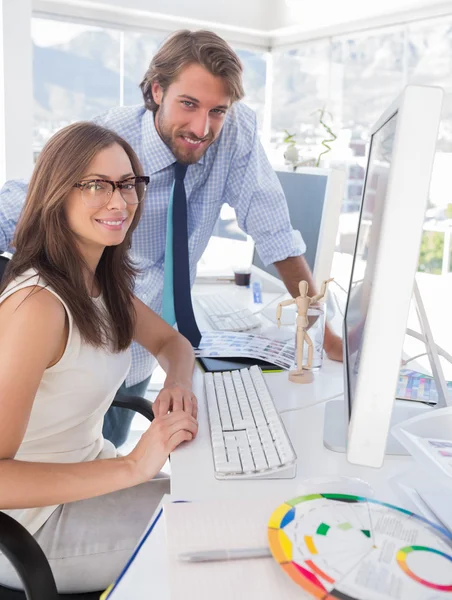 Retrato del equipo creativo sonriente — Foto de Stock