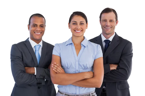 Kleine Gruppe lächelnder Geschäftsleute steht zusammen — Stockfoto