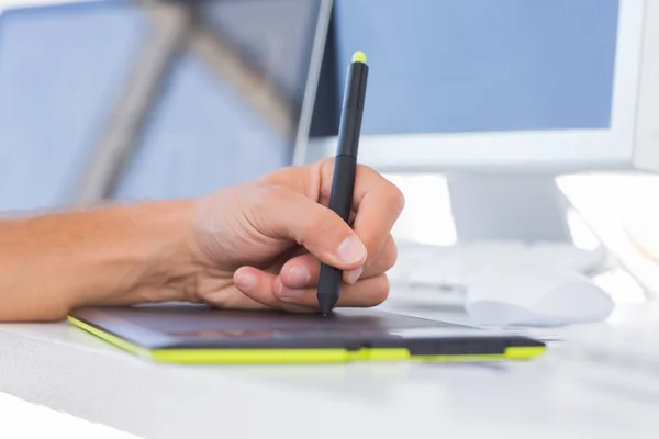 Male hands using a graphics tablet — Stock Photo, Image