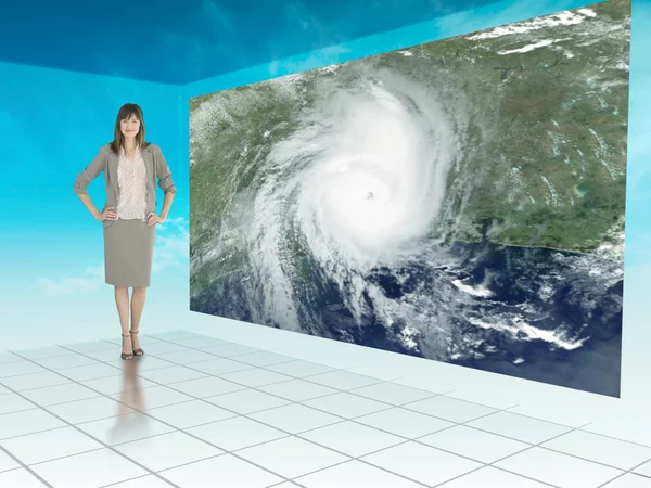 Geschäftsfrau steht neben futuristischem Bildschirm, der das Wetter zeigt — Stockfoto