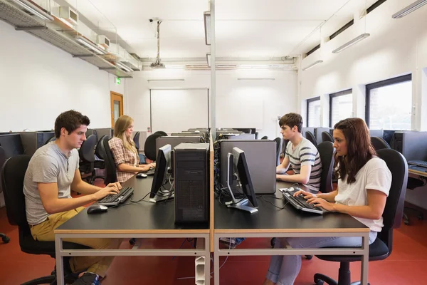 Students in a computer class — Stock Photo, Image