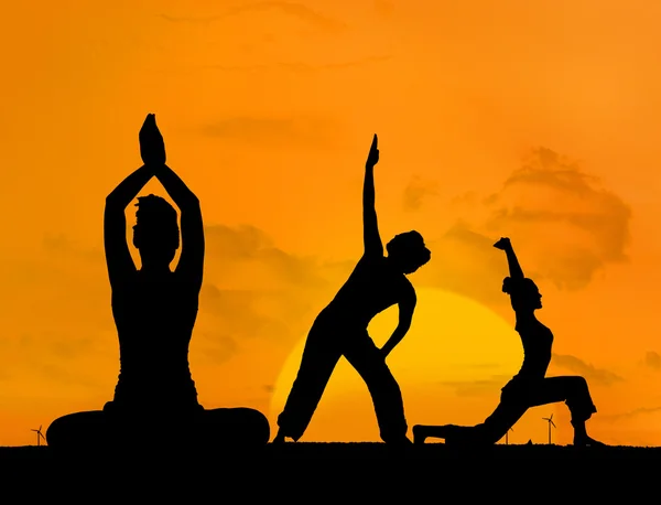 Silhouette of women doing yoga — Stock Photo, Image