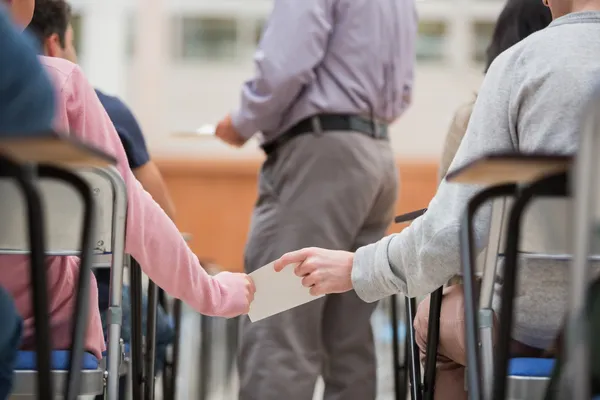 Students passing notes — Stock Photo, Image