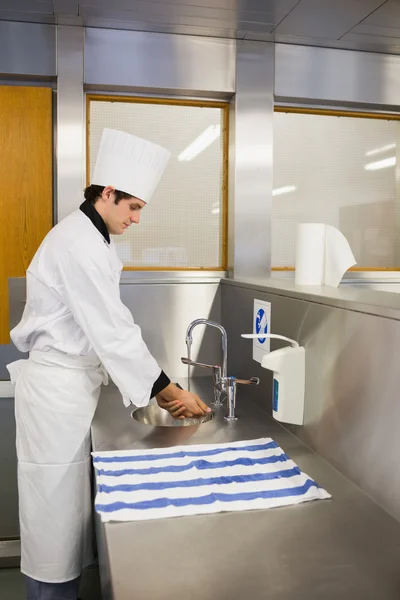 Chef washing hands — Stock Photo, Image