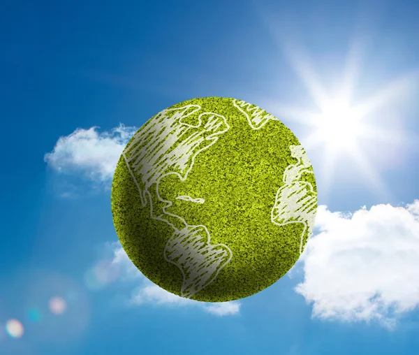 Zelené koule s povrchem mapu nakreslit na vznášející se v oblacích — Stock fotografie