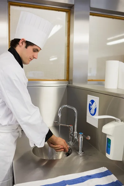 Chef washing his hands — Stock Photo, Image