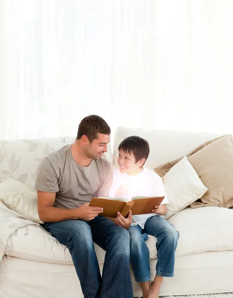 Father and son reading a fairy tale — Stock Photo, Image