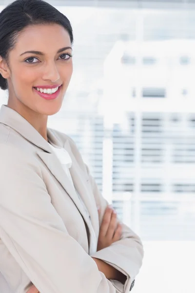 Cheerful businesswoman with arms crossed — Stock Photo, Image