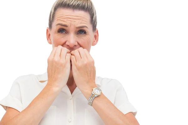 Besorgter Geschäftsmann beißt auf Fingernägel — Stockfoto