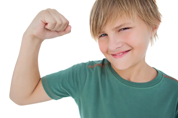 Kleine jongen tensing arm spier — Stockfoto