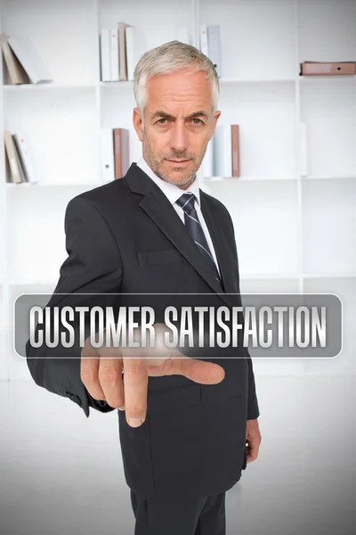 Empresário selecionando o termo satisfação do cliente — Fotografia de Stock