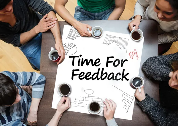 Tid för feedback på en affisch med teckningar av diagram — Stockfoto