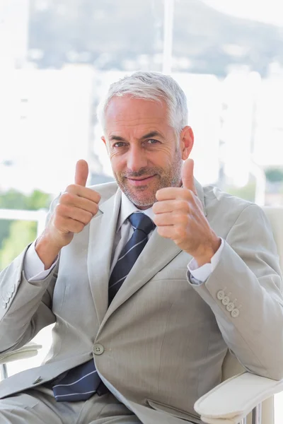 Happy businessman giving thumbs up — Stock Photo, Image