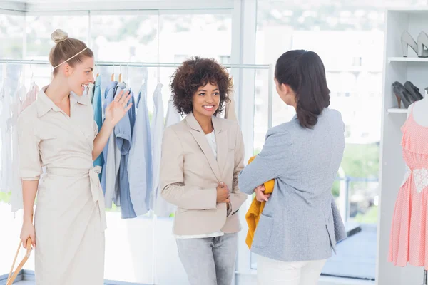 Fröhliche Frau im Blazer — Stockfoto