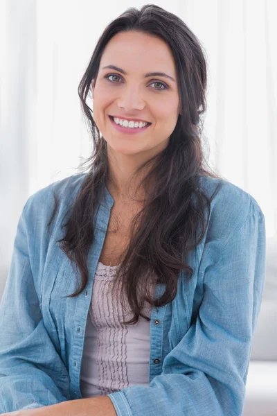 Retrato de una mujer bonita — Foto de Stock