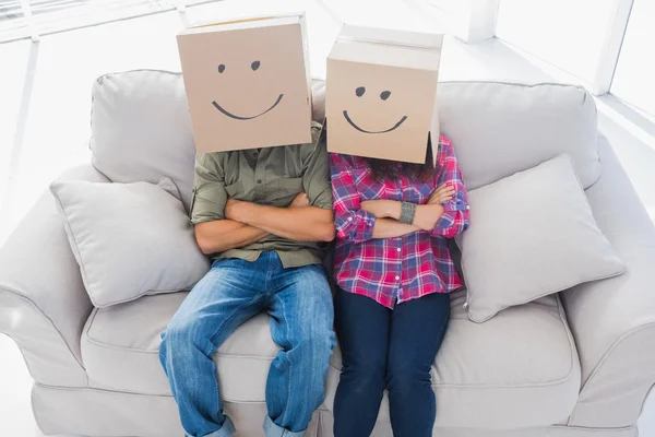 Funny empleados con cajas en la cabeza —  Fotos de Stock