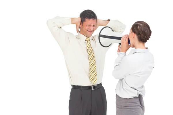 Empresária gritando com empresário com megafone — Fotografia de Stock