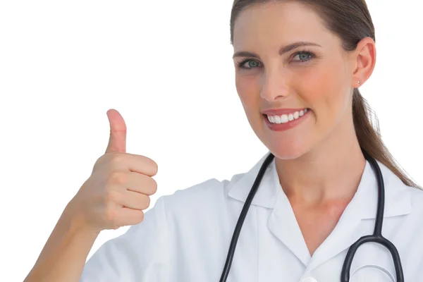 Enfermeira sorrindo dando polegares para cima — Fotografia de Stock